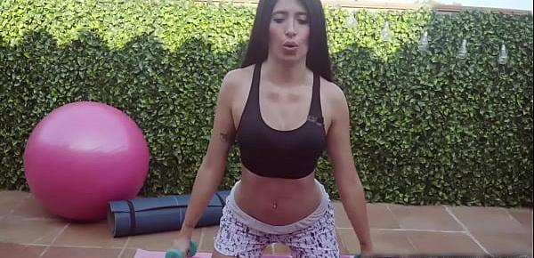  Linda Gonzalez is super focused on her workout routine. Her horny coach Jesus Reyes will always give her a fuck massage after their workout routine.